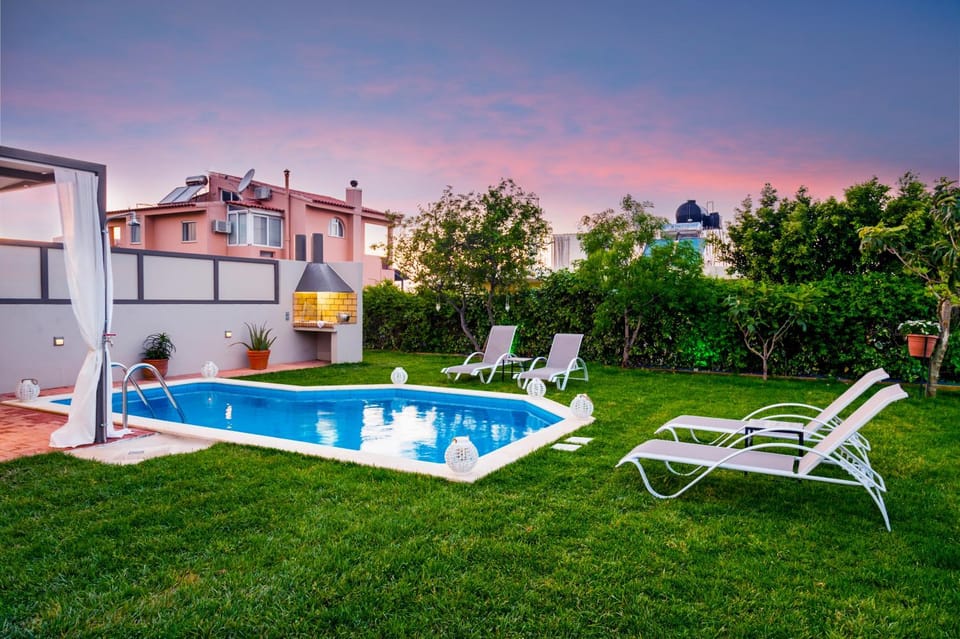 Swimming pool, Swimming pool
