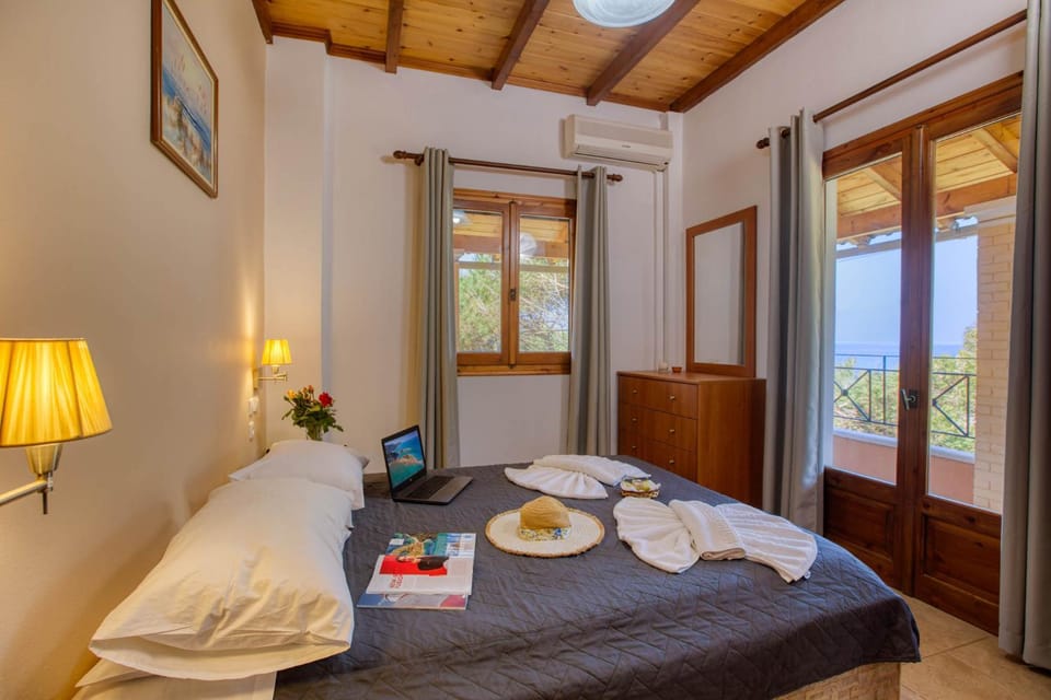 Bed, View (from property/room), Bedroom, Sea view