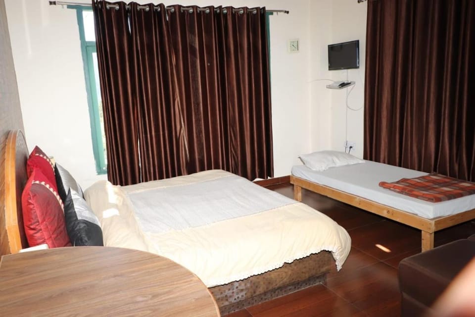 Trimurti Pine Valley Resort Hotel in Himachal Pradesh