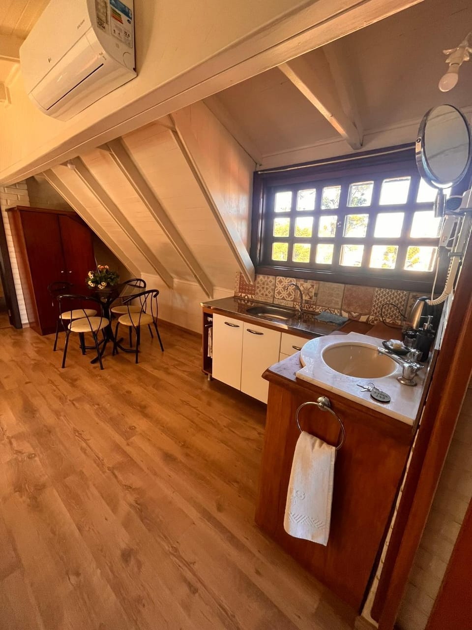 Photo of the whole room