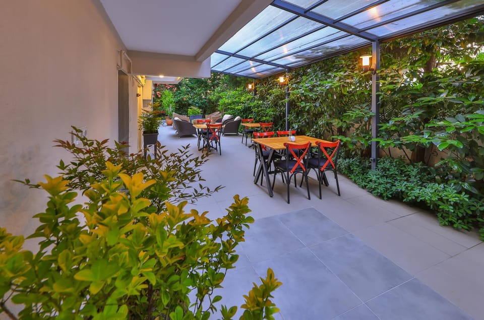 Restaurant/places to eat, Spring, Garden, Garden view