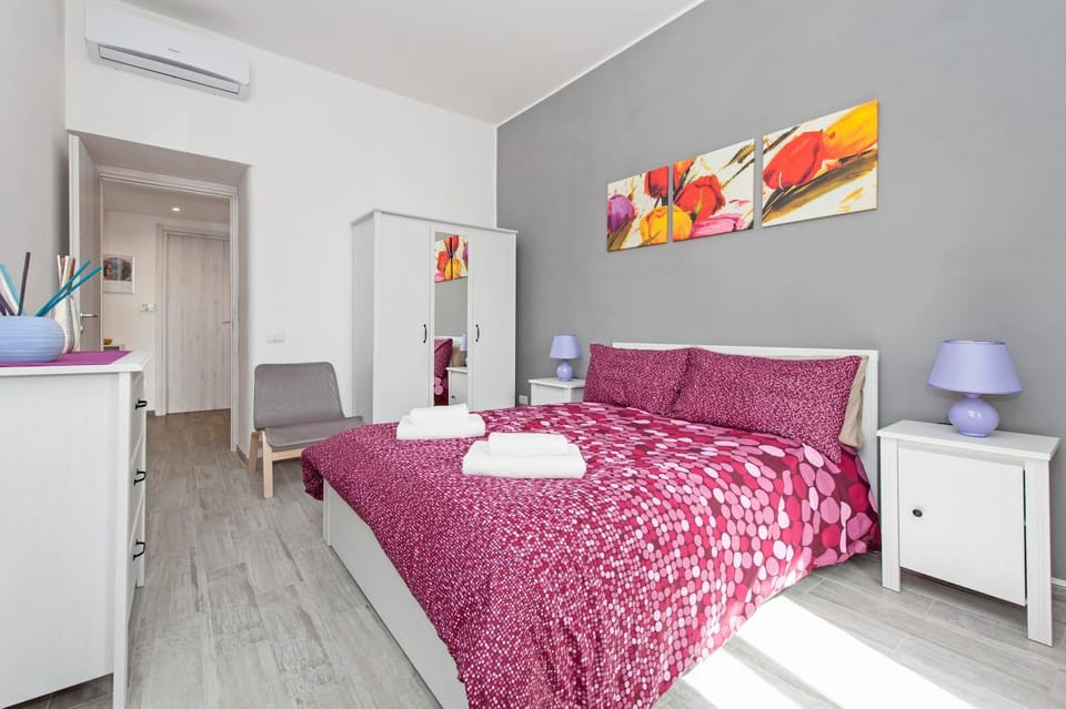 Bed, Photo of the whole room, Bedroom, towels, wardrobe, air conditioner