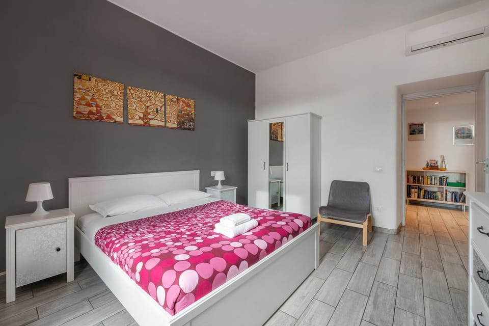 Bed, Photo of the whole room, Bedroom, wardrobe