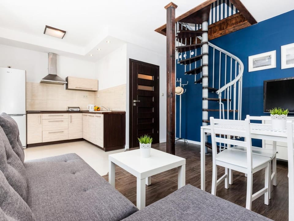 Kitchen or kitchenette, Living room, Seating area, Dining area, Communal kitchen, stove