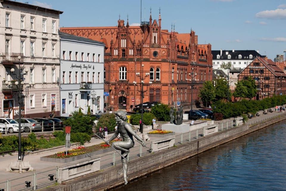 Property building, Neighbourhood, River view