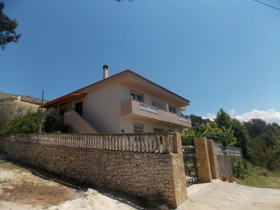 Property building, Facade/entrance, Bird's eye view, Floor plan