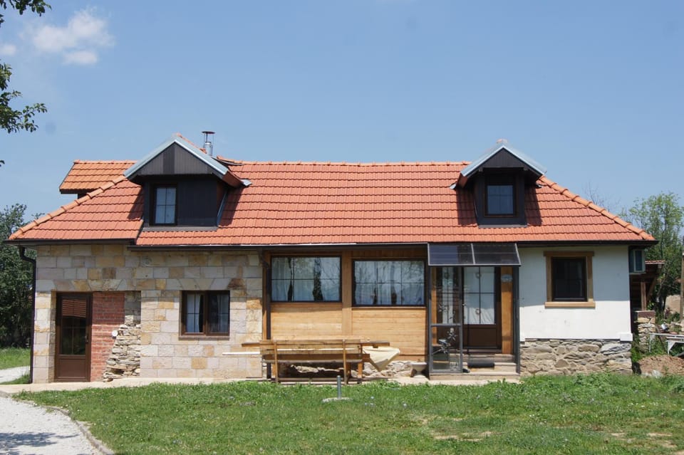 Property building, Patio, Day, Summer, Place of worship, Balcony/Terrace, On site