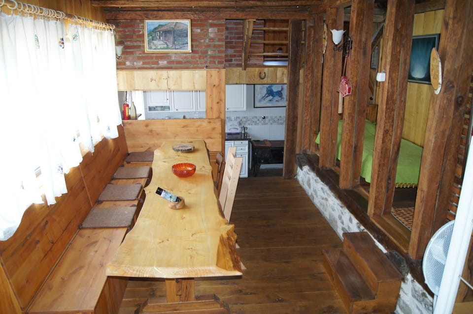 Kitchen or kitchenette, Living room, Seating area, Dining area, pet friendly