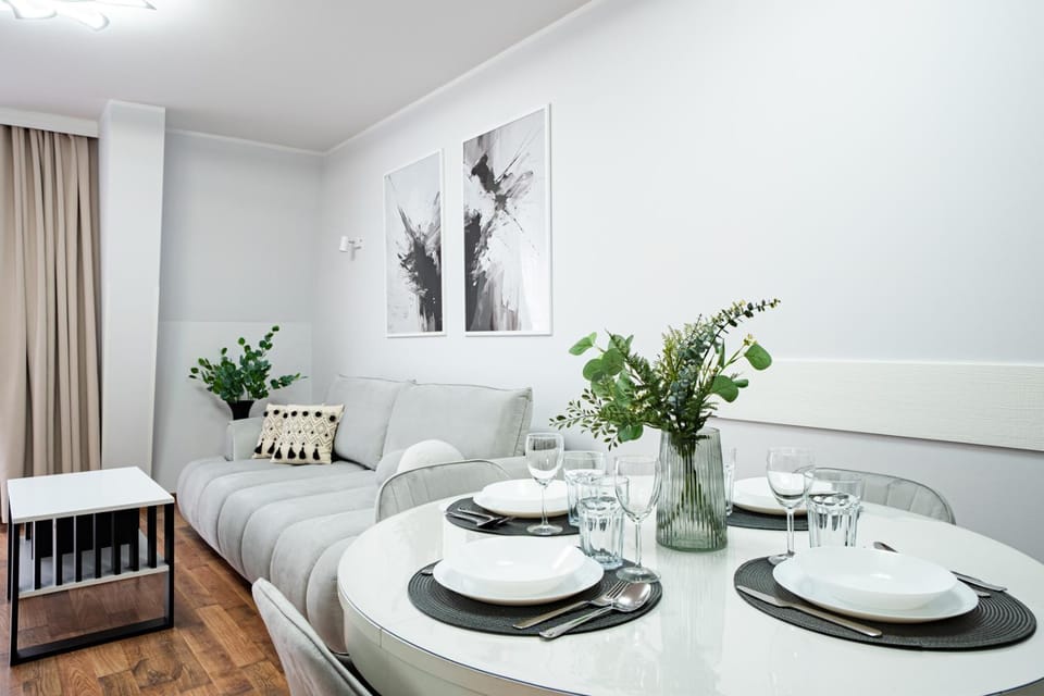 Bed, Living room, Photo of the whole room, Seating area