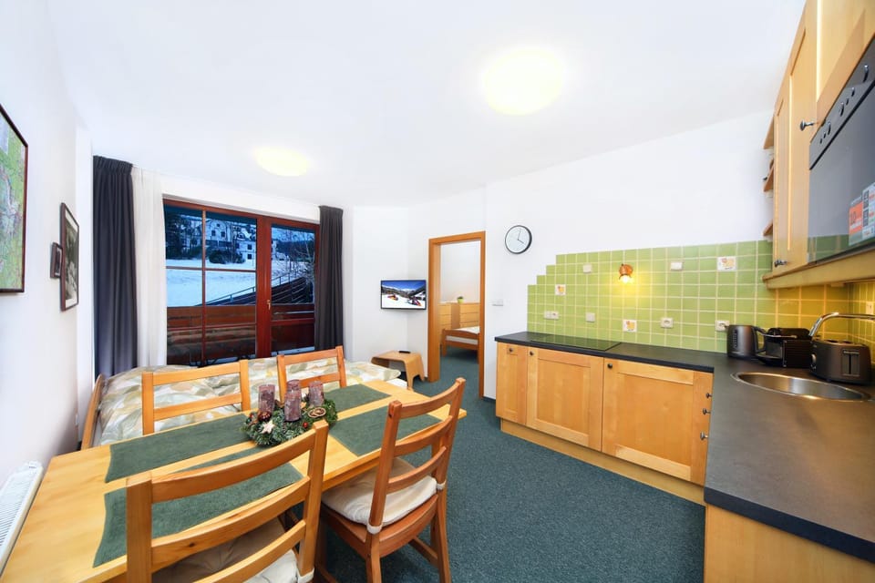 Kitchen or kitchenette, Living room