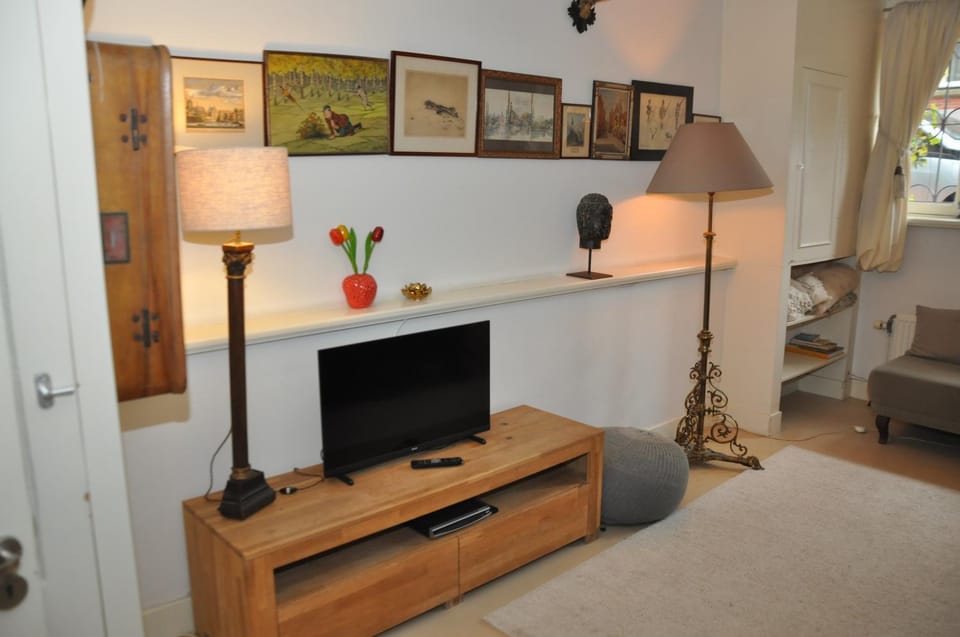 TV and multimedia, Seating area, Evening entertainment