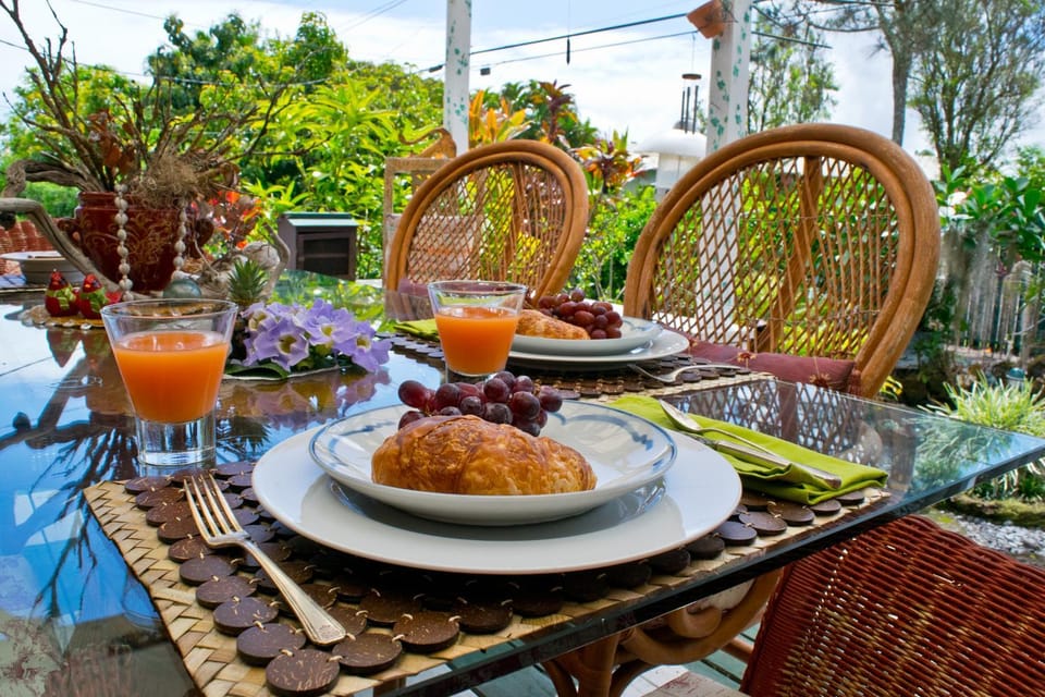 Dining area, Continental breakfast