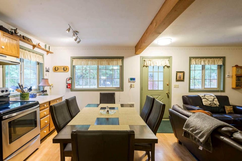 Mt Baker Snowline Chalet House in Glacier