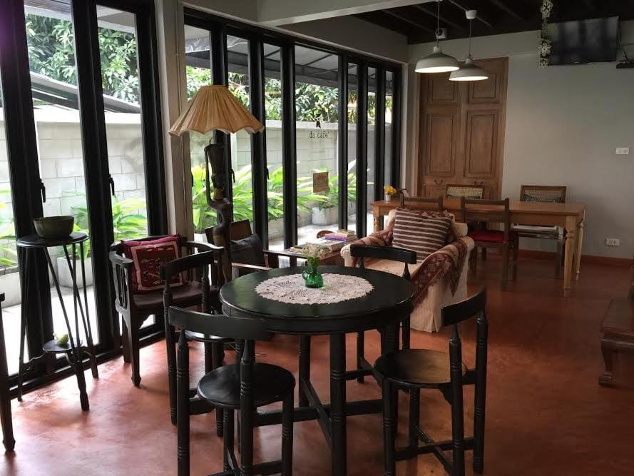Communal lounge/ TV room