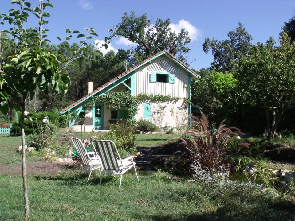 Property building, Facade/entrance, Garden, Garden view, Internal: Not applicable to any particular room