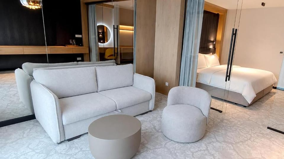 Communal lounge/ TV room, TV and multimedia, Photo of the whole room, Bedroom