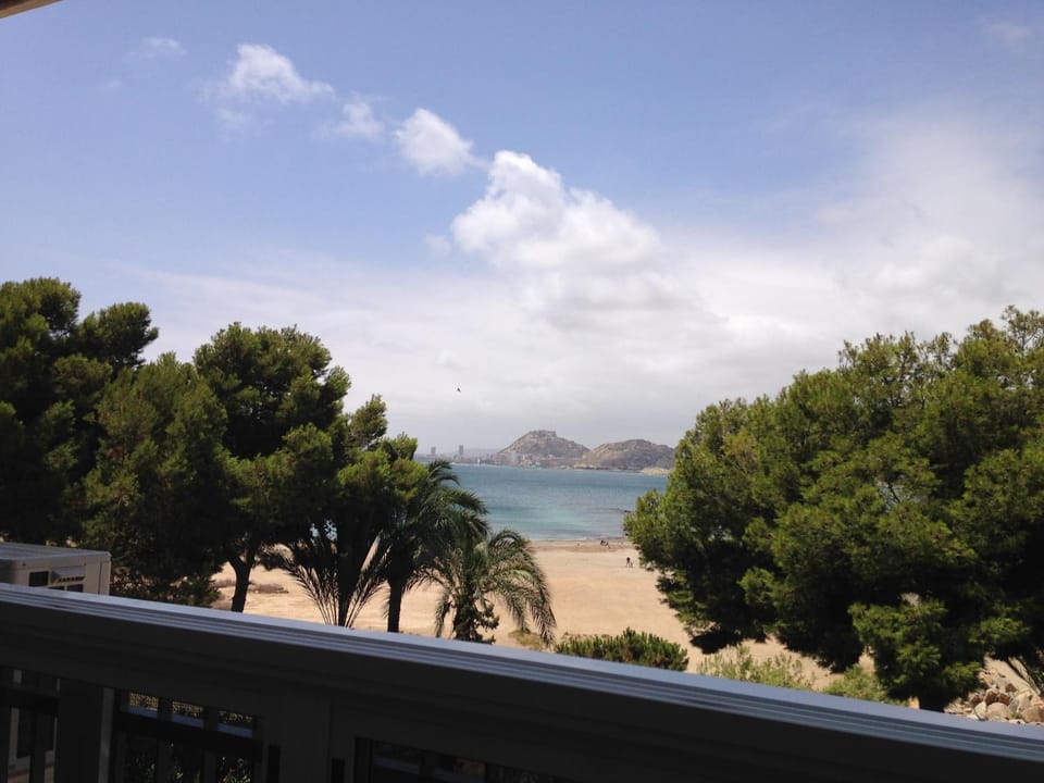 Communal lounge/ TV room, Spring, Off site, Day, Garden, Living room, Beach, Beach, Garden view, Sea view