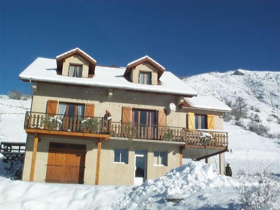 Facade/entrance, Skiing, Balcony/Terrace, Mountain view, Mountain view