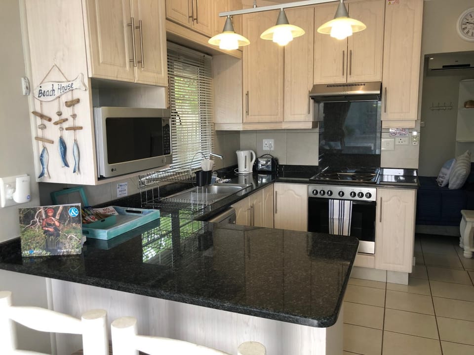 Kitchen or kitchenette, dishwasher, minibar, stove