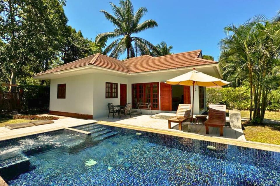 Property building, Pool view, Swimming pool, sunbed
