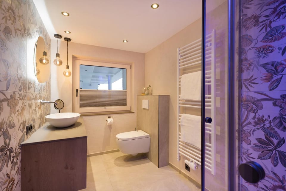 Toilet, Bathroom, towels