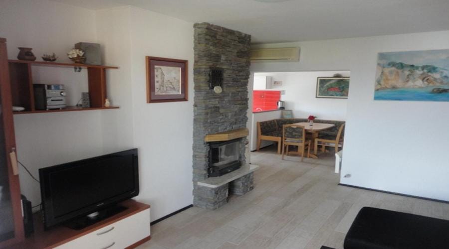 TV and multimedia, Living room, Seating area, Dining area