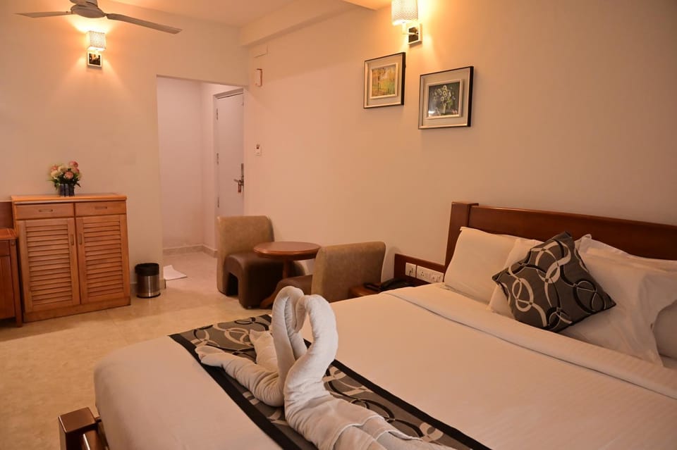 Photo of the whole room, Bedroom
