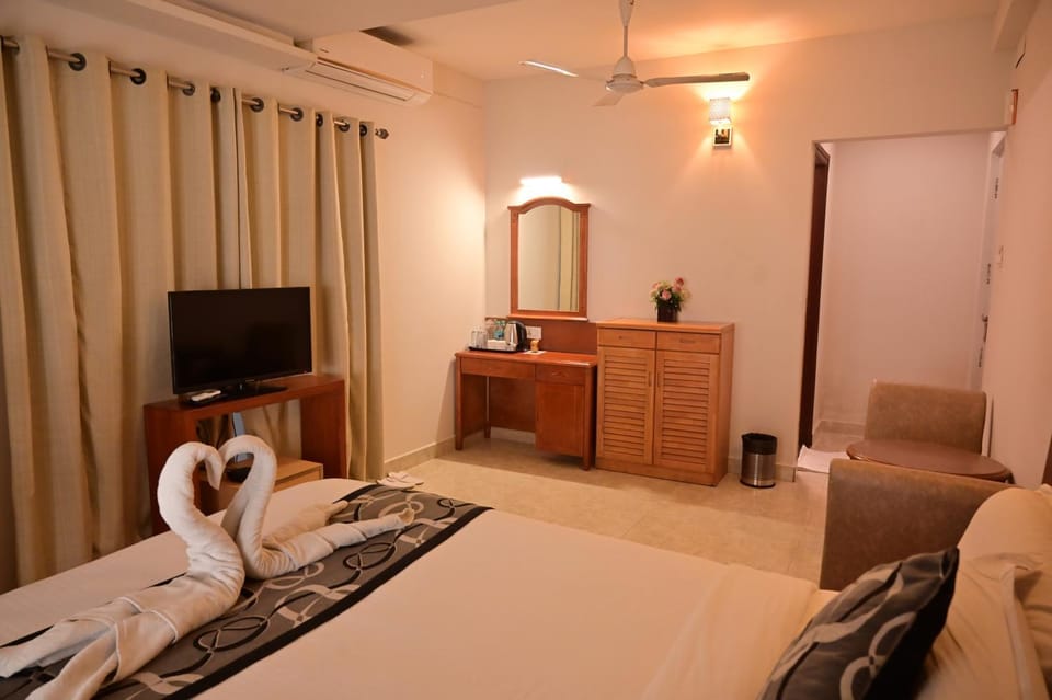 Photo of the whole room, Bedroom