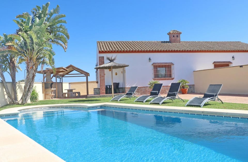 Swimming pool, sunbed
