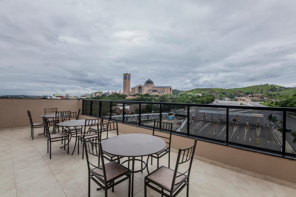 Restaurant/places to eat, City view, Landmark view, Street view