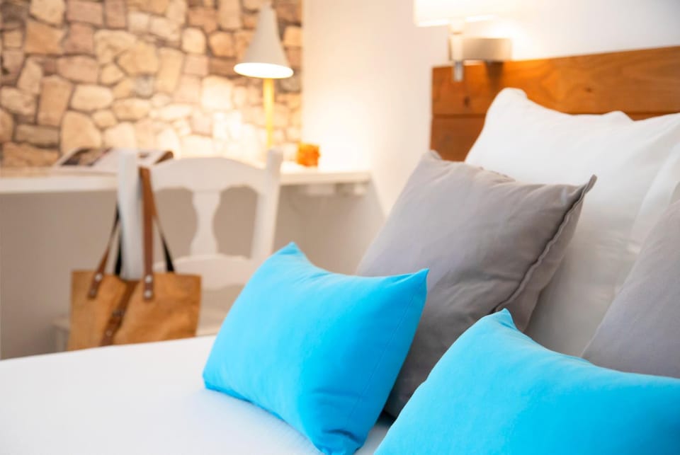 Property building, Bed, Decorative detail