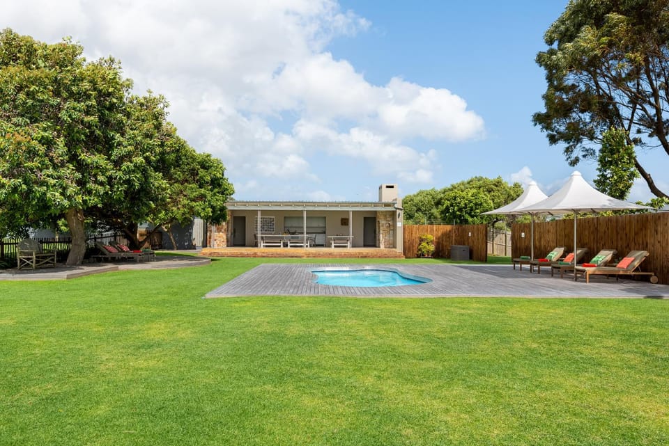 BBQ facilities, Garden, Swimming pool, sunbed