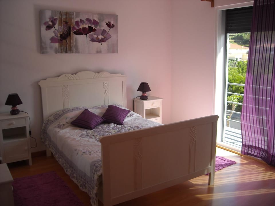 Photo of the whole room, Street view