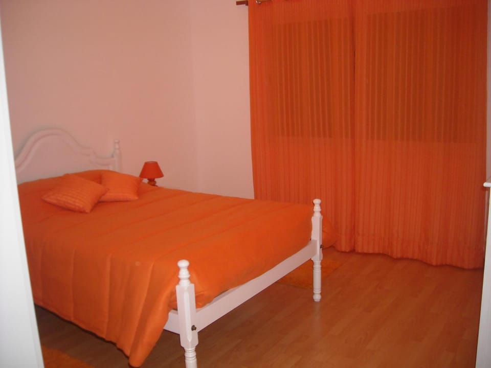 Photo of the whole room, Street view