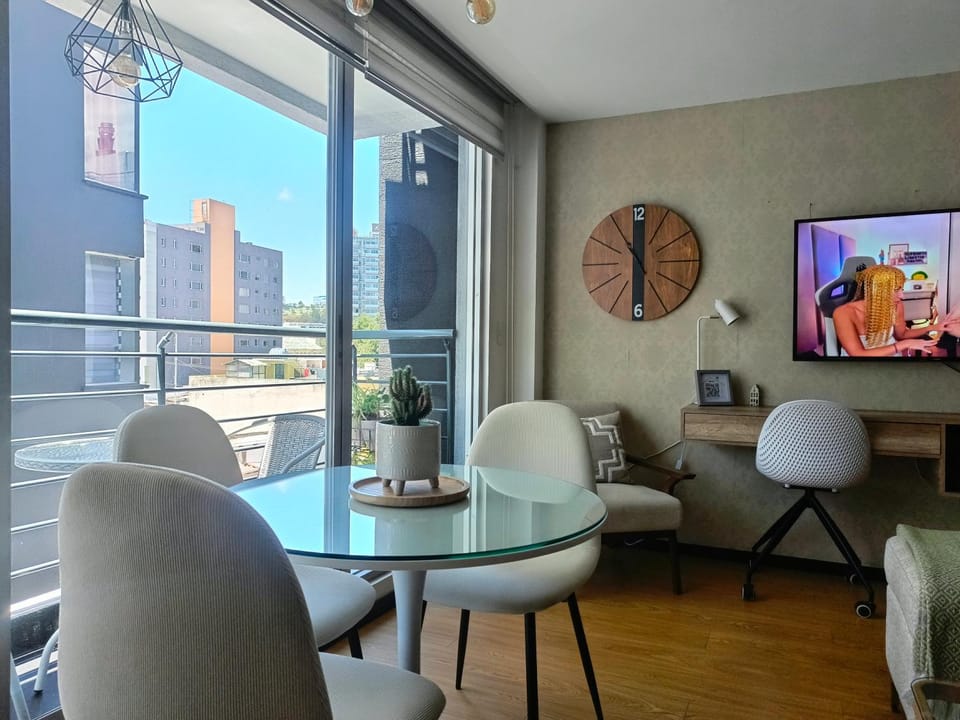 TV and multimedia, Balcony/Terrace, Dining area, City view, Entertainment