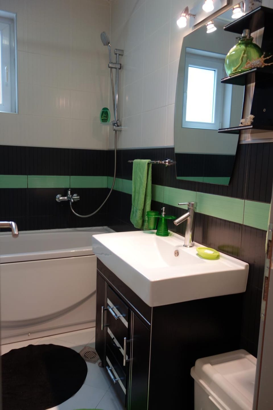 Toilet, Hot Tub, Bathroom