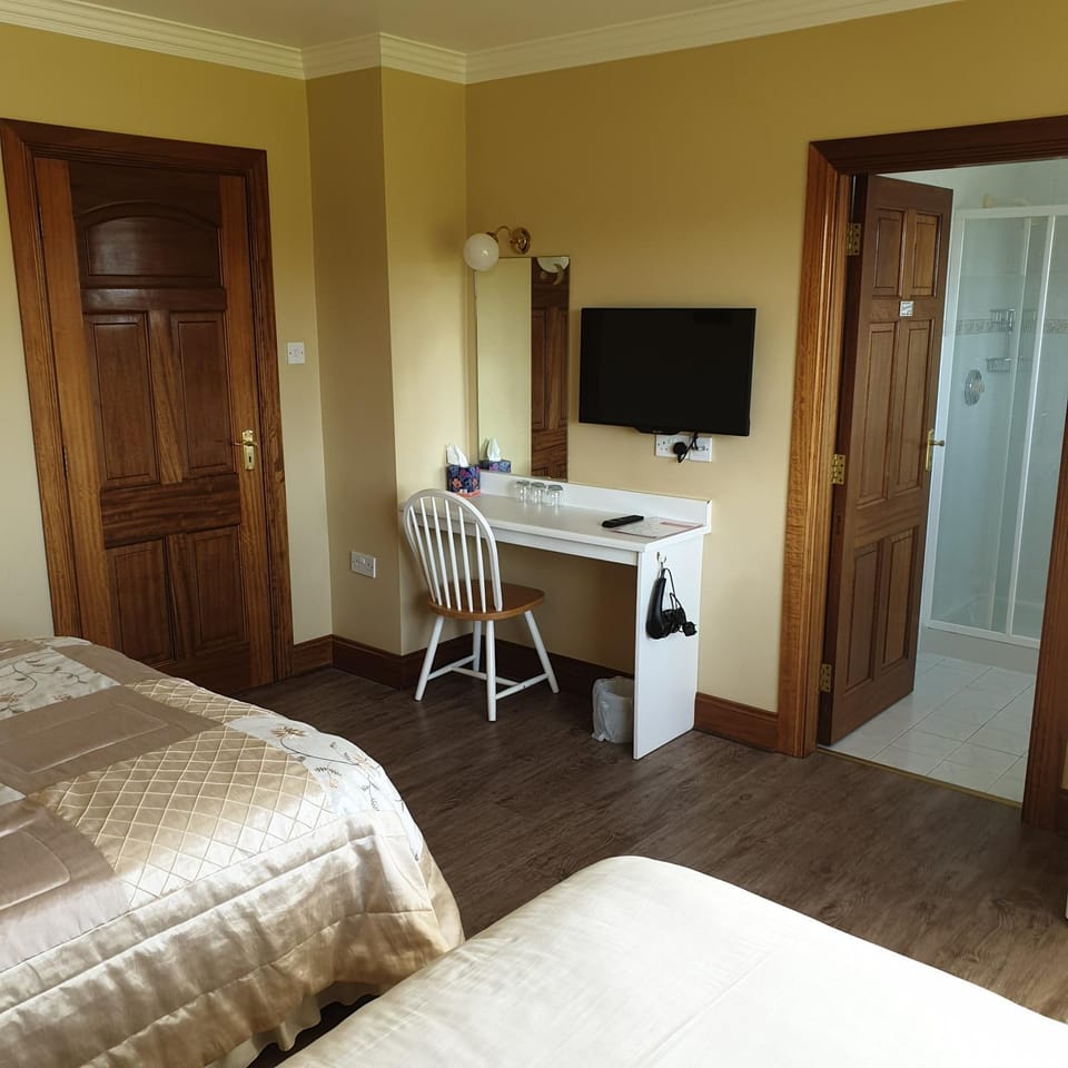 TV and multimedia, Photo of the whole room, Bedroom