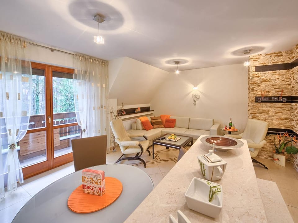 TV and multimedia, Balcony/Terrace, Living room, Photo of the whole room, Decorative detail, Seating area