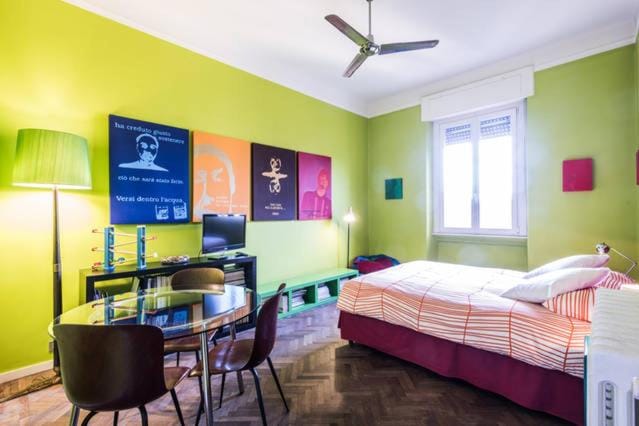 Photo of the whole room, Bedroom