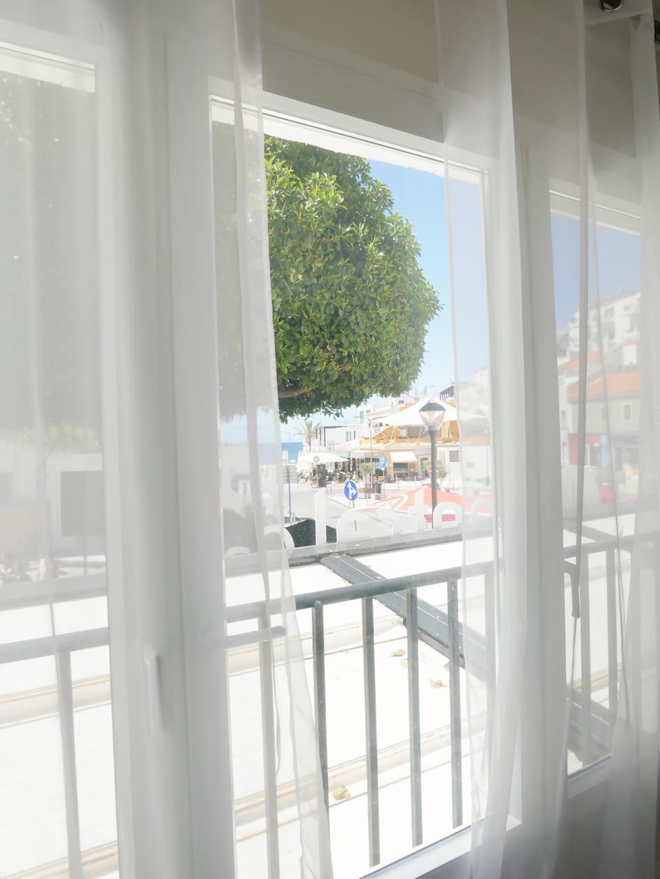 Sea view, Street view