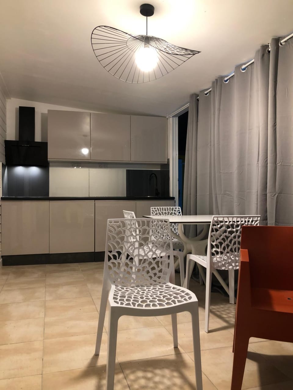 Kitchen or kitchenette, Dining area
