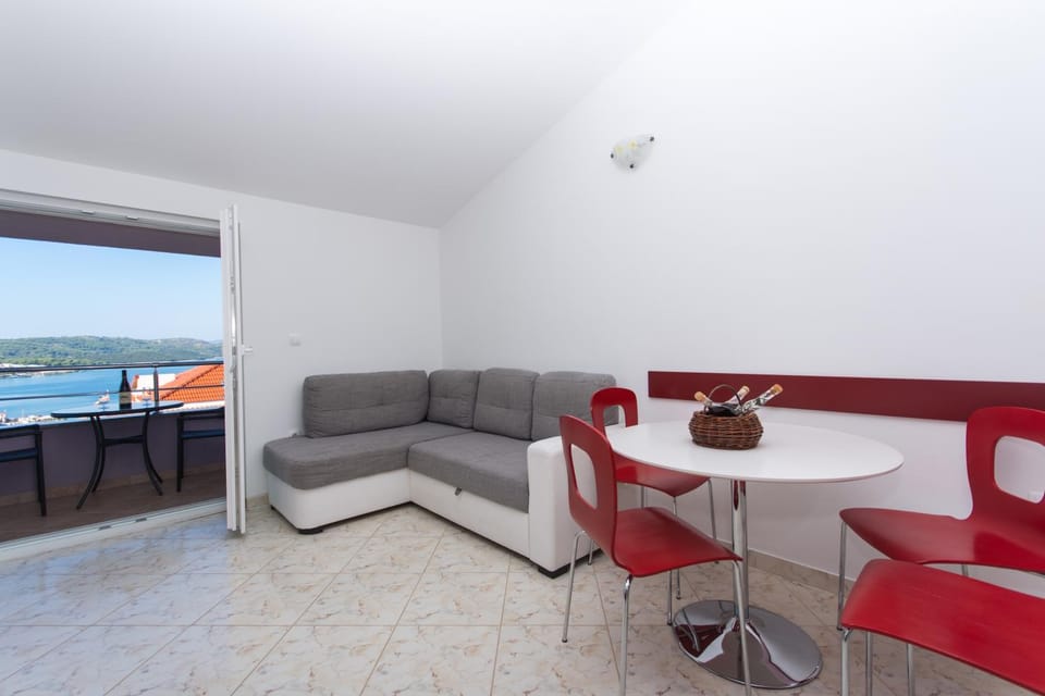Apartments Jaman Ivan Apartment in Okrug Gornji