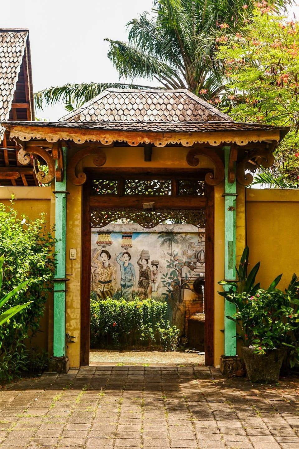 Facade/entrance