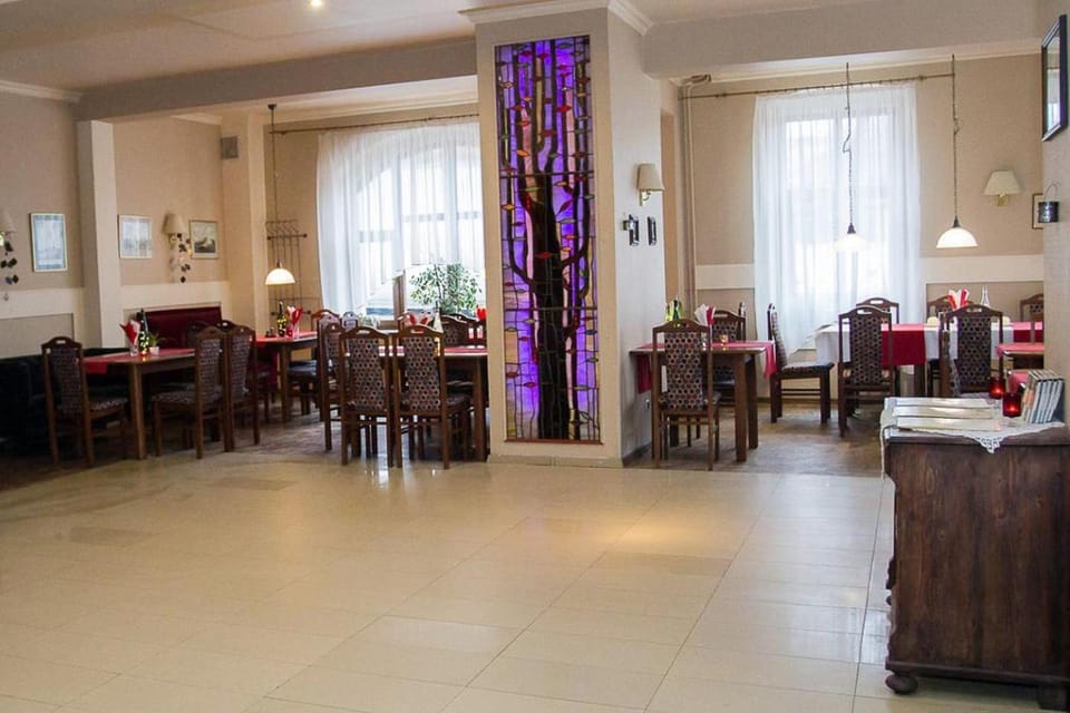 Restaurant/places to eat, Food and drinks, Area and facilities, Drinks, Alcoholic drinks, Non alcoholic drinks, group of guests, Family