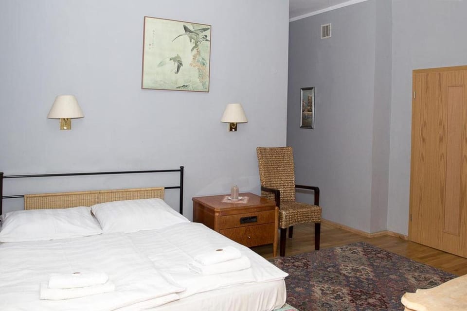 Bed, Seating area, Bedroom, Area and facilities