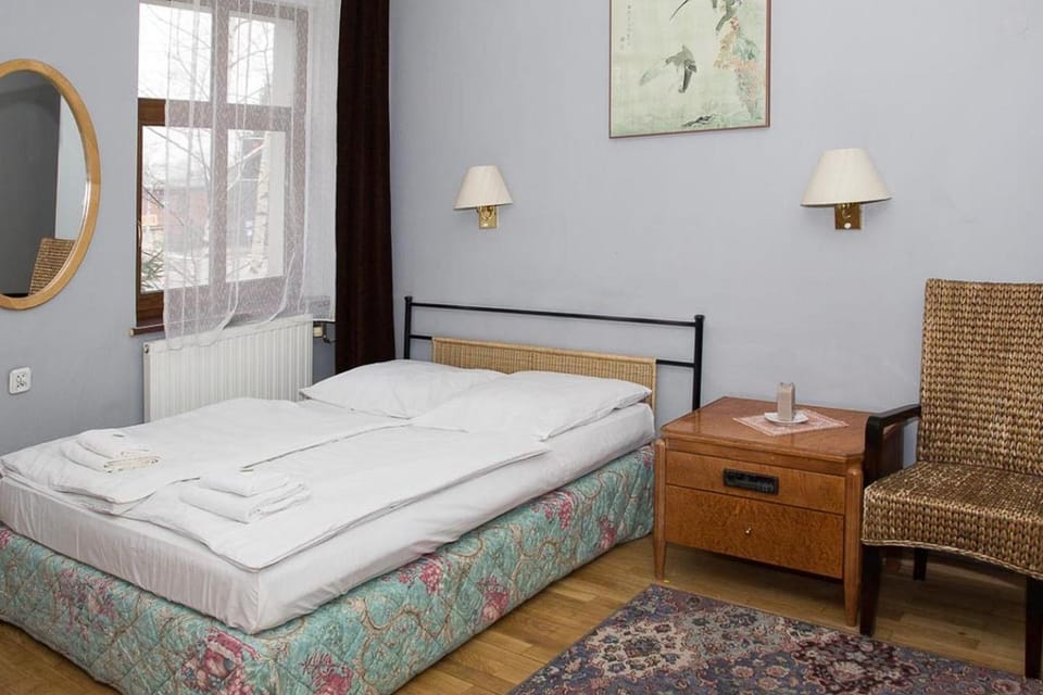 Bed, Seating area, Bedroom, Area and facilities