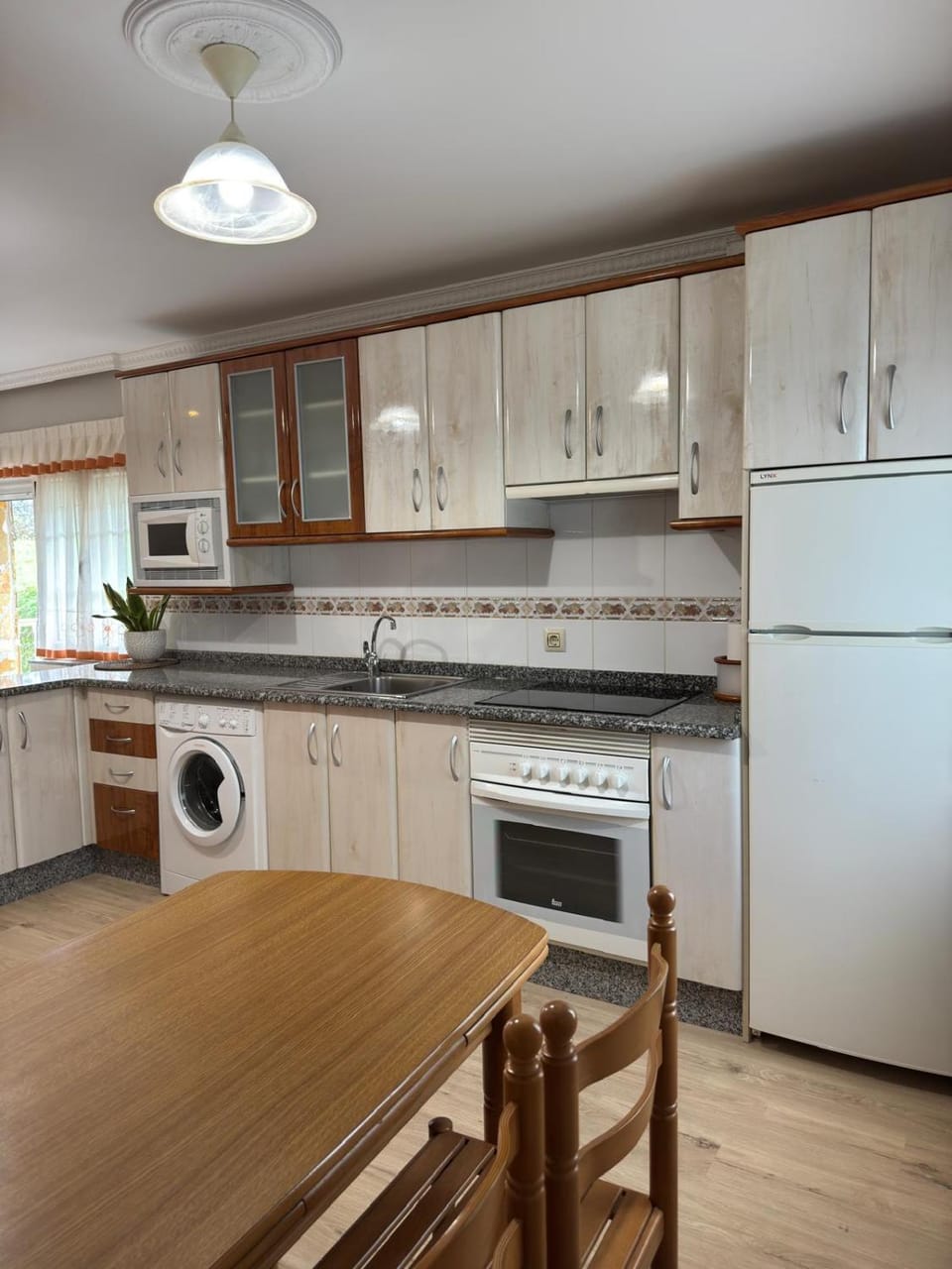 Kitchen or kitchenette, washing machine