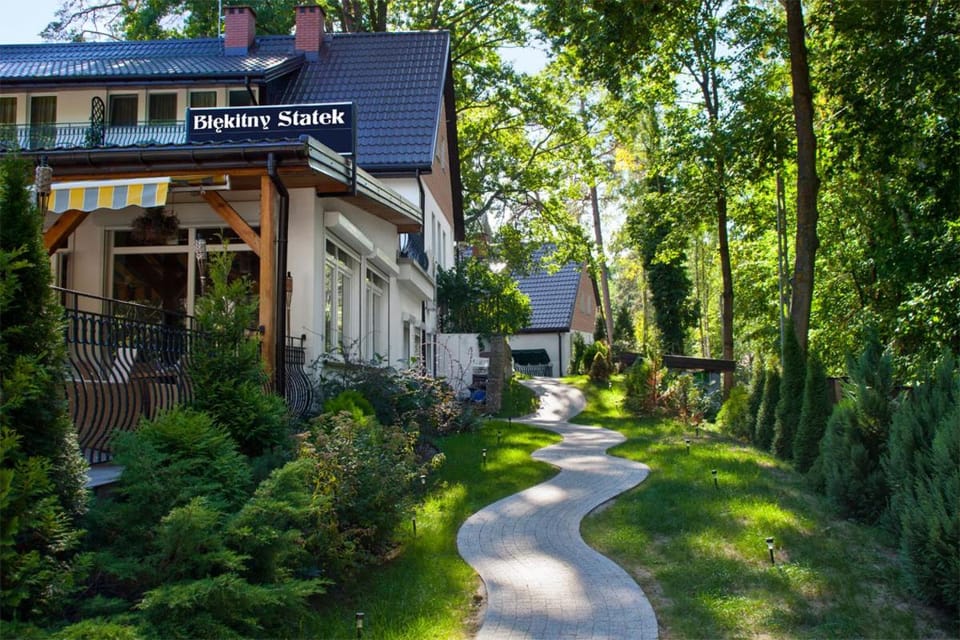 Property building, Restaurant/places to eat, Garden