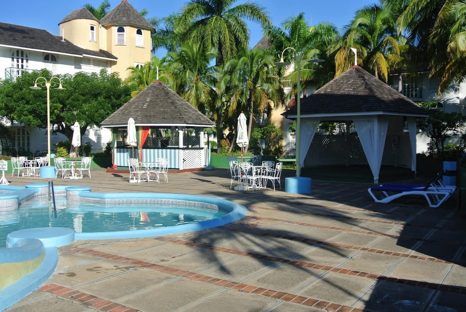 Lounge or bar, Swimming pool