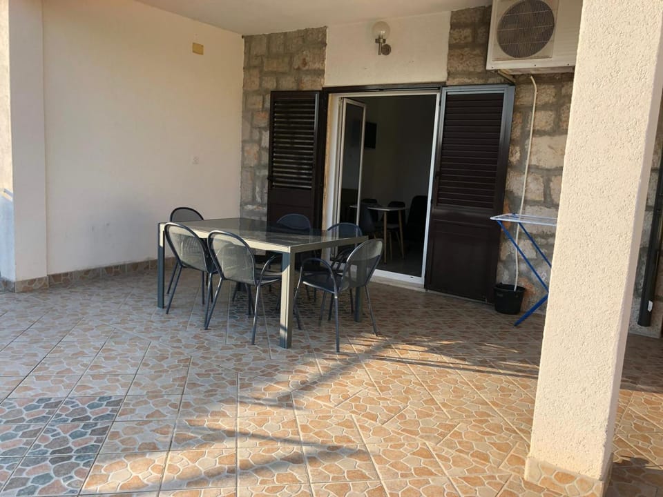 Facade/entrance, Balcony/Terrace